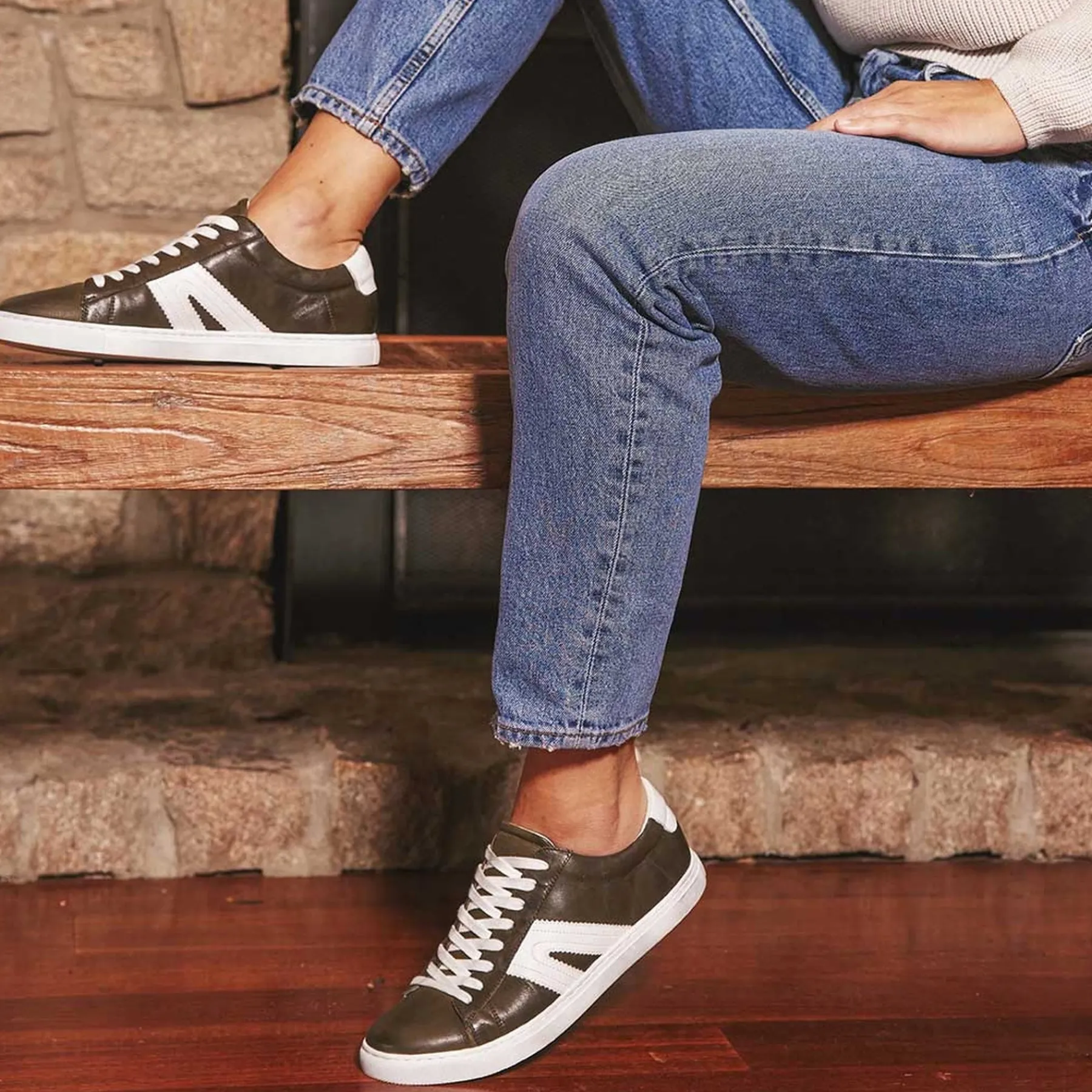 Cheap EOS Footwear BURN LOW-TOP LEATHER SNEAKERS