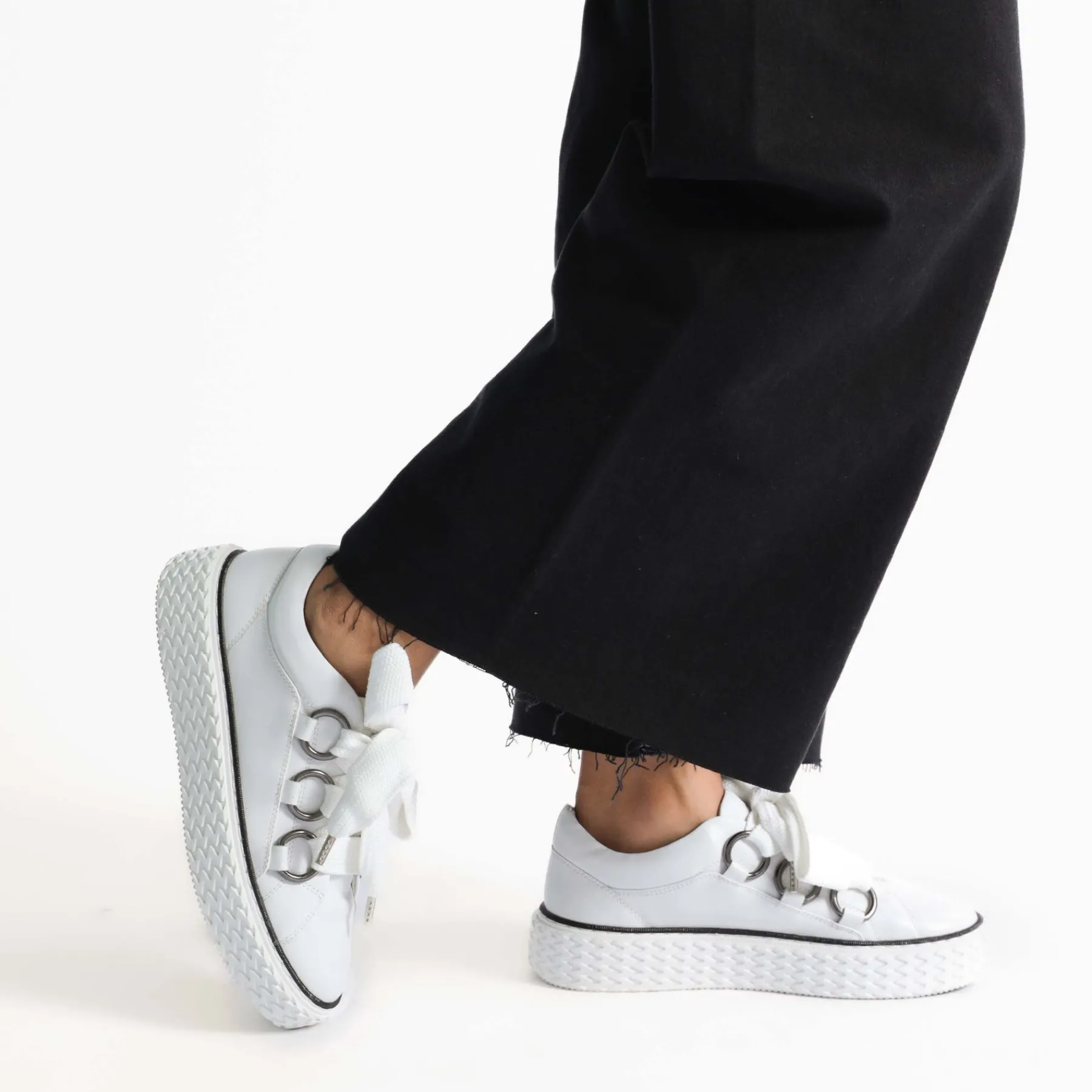 Best Sale EOS Footwear TRINITY LOW TOP SNEAKERS LEATHER